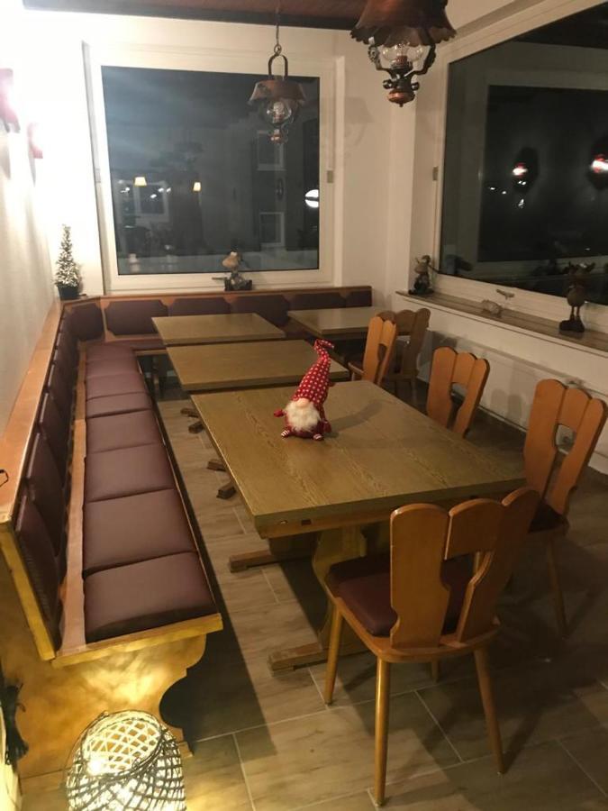 Haus Astenblick In Winterberg Fuer Bis Zu 35 Personen Fuer Wanderveranstaltungen Und Familienfeiern Eksteriør bilde