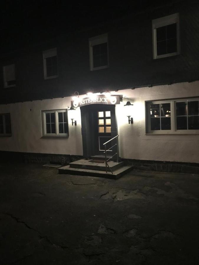 Haus Astenblick In Winterberg Fuer Bis Zu 35 Personen Fuer Wanderveranstaltungen Und Familienfeiern Eksteriør bilde