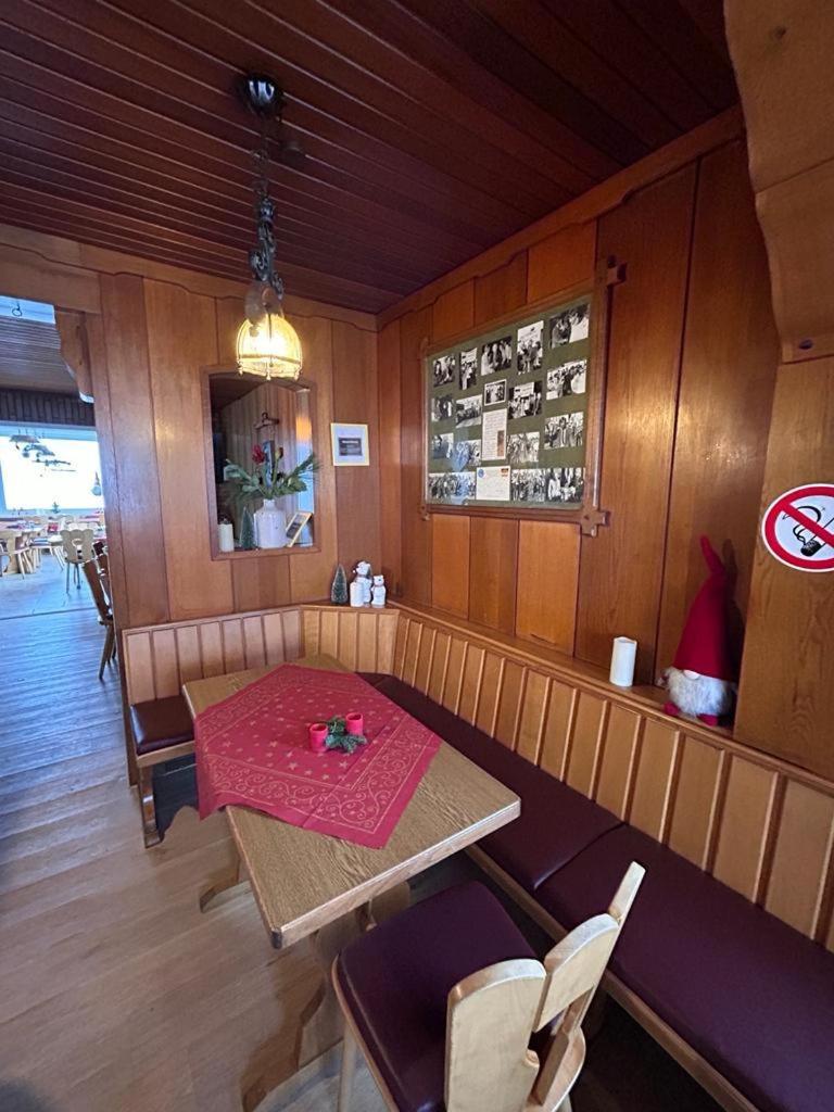 Haus Astenblick In Winterberg Fuer Bis Zu 35 Personen Fuer Wanderveranstaltungen Und Familienfeiern Eksteriør bilde