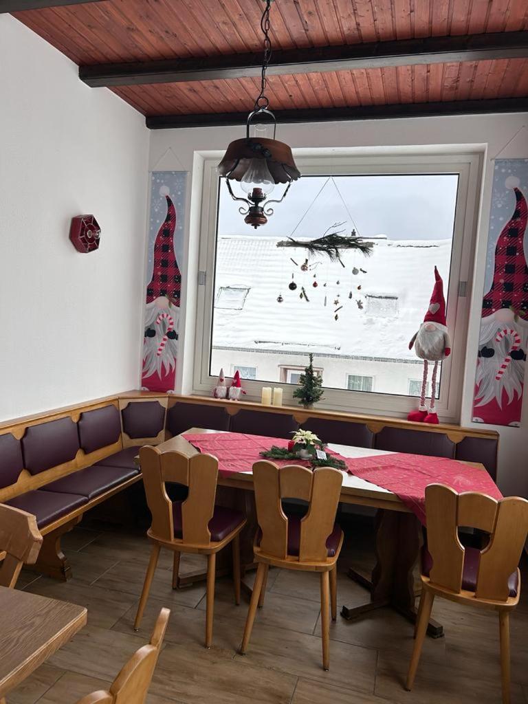 Haus Astenblick In Winterberg Fuer Bis Zu 35 Personen Fuer Wanderveranstaltungen Und Familienfeiern Eksteriør bilde