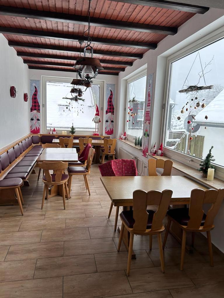 Haus Astenblick In Winterberg Fuer Bis Zu 35 Personen Fuer Wanderveranstaltungen Und Familienfeiern Eksteriør bilde