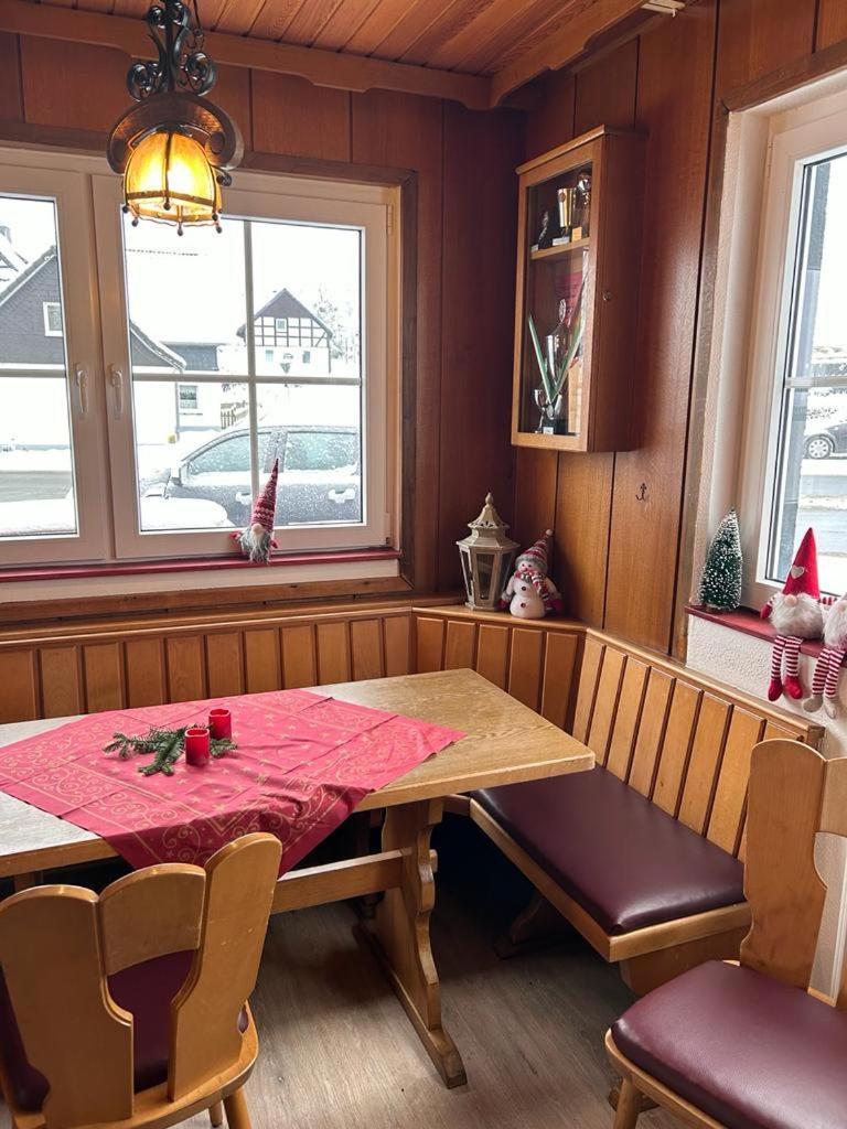 Haus Astenblick In Winterberg Fuer Bis Zu 35 Personen Fuer Wanderveranstaltungen Und Familienfeiern Eksteriør bilde